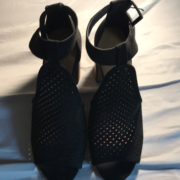 Heels - Picture 2 of 4